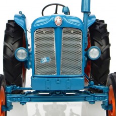 Tractor Fordson Power Major (1958) - Réplica 1:16 - UH 2640 detalle parrilla frontal