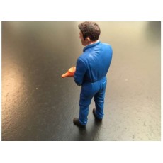 Hombre con buzo azul añadiendo aceite - Miniatura 1:32 - ADF 32126