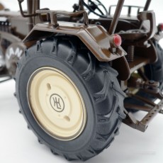 Tractor Lanz Bulldog con techo y cuba de estiércol - Miniatura 1:32 - Schuco 450769900 detalles ruedas